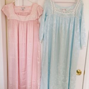 Oscar de la Renta Blue and Pink Lace Nightwear